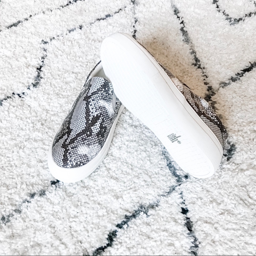 🆕 5⭐️ Snakeskin Platform Sneaker Slides - Picture 4 of 5